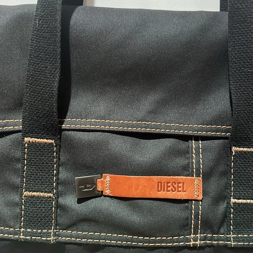 Diesel Grey Nylon with Leather Accent Shoulder Purse 💖🤩 - Picture 4 of 14